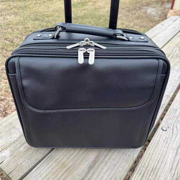 Fellowes Black Leather Wheeled Carry-on Travel Bag
22" handle #Pilots #Business - Picture 11 of 15